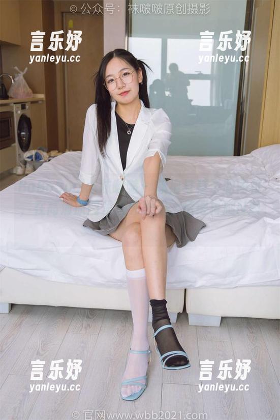 BoBoSocks袜啵啵 - 旗袍与稚予的同框，在高清原图里格外耐看，值得再刷N遍！