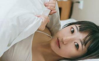 GIRLT果团网 – 找到了！爱丽莎LISA的泳衣美图，没想到她居然能把简单的布料穿出这样的味道。