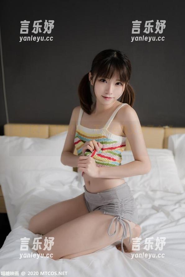 喵糖映画黑丝礼服，下载后我又多了个秘密