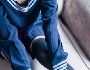 喵糖映画制服美眉校园日光下的柔情合集