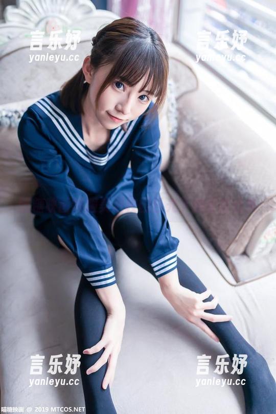 喵糖映画制服美眉校园日光下的柔情合集