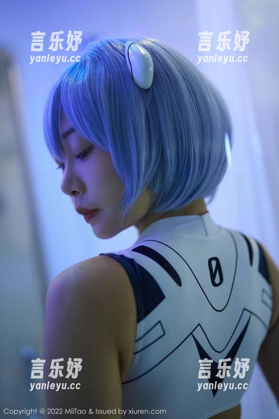 MiiTao蜜桃社 - 韩贝贝的连体衣在这组写真里，是完美与无奈的完美结合，你的视线妥妥被捕获。