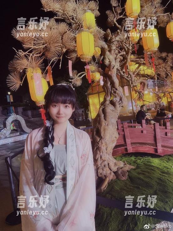 Sayako＿今年4岁又来了，她的裤里丝原图真让人心痒，福利都是白菜价，哈哈！