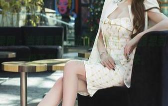 UGirls尤果网 – 当我看到周妍希的裸足，直接想到“原图再买一份下载”，真让人停不下来。