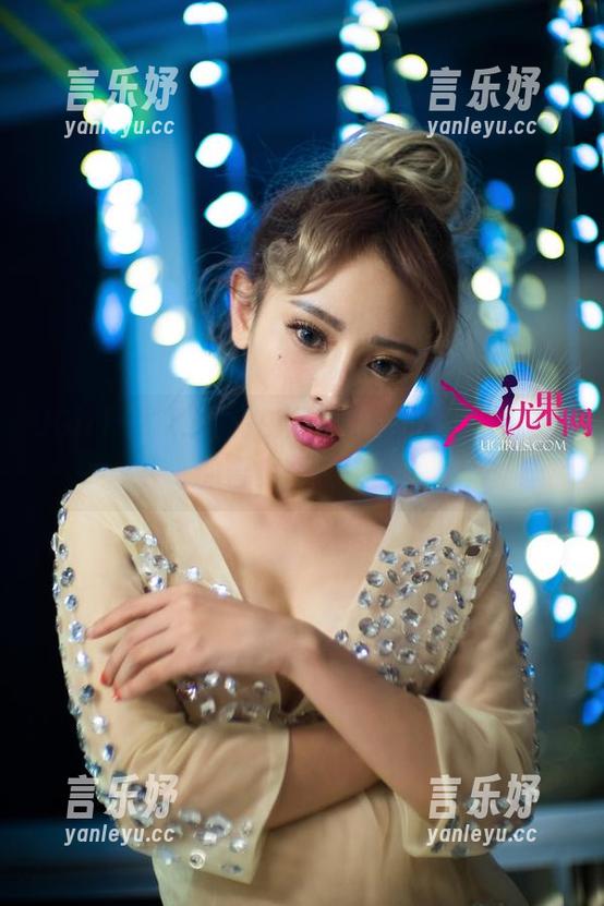 UGirls尤果网 - 在奶牛的陪伴下，艾霓莎的合集图片快闪!