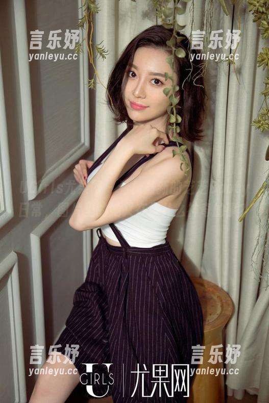 UGirls尤果网 - 看！最新的芝芝Booty日常，图片里的她又在做什么神奇的事？