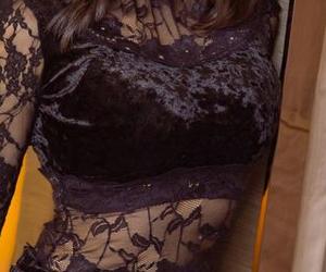 UGirls尤果网 – 看那阿依努尔瓦娅在泳池里，原图中的姿态竟让我想起了那个夏天