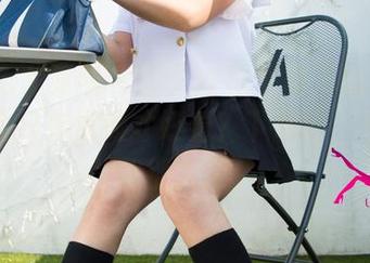 UGirls尤果网 – 颜美汐这个夏天的写真集，谁说只有海滩才好看？下载吧，别再羡慕别人了。
