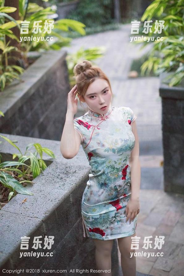 Xiuren秀人网 - 看完奈奈子的白色精选照，其他人的都变得跟白开水似的。