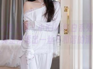 Xiuren秀人网 – 小Kiki纯白系列：私房写真里渗透出一丝不和谐的清丽