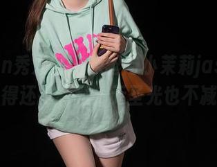 Xiuren秀人网 – 灰丝与小茉莉jasmine，搭配得还挺有趣，无圣光也不减挡次？