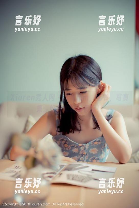 Xiuren秀人网 - 草莓mm，秘书，写真集：好想向她请假啊！