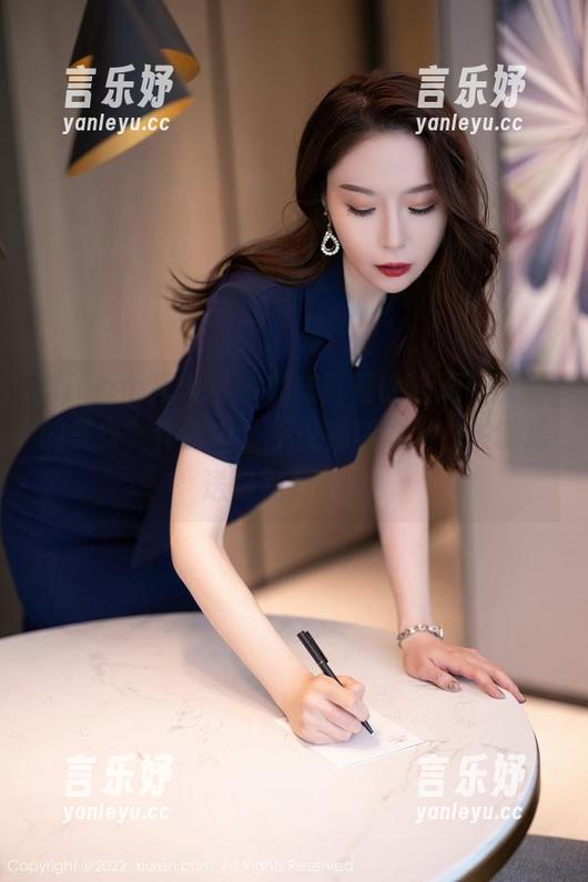 Xiuren秀人网 - 在陆萱萱的“无可挑剔的美女”作品中，不仅福利满满，关键是送你视力8.0！