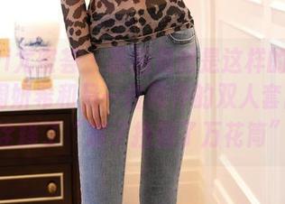 YouMi尤蜜荟 – 原图竟然是这样的吗？Carol周妍希和另一位同伴的双人套图，完美诠释了“猴子捡到了万花筒”！