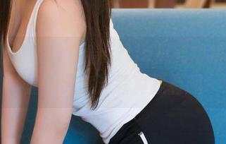 YouMi尤蜜荟 – 看little贝壳短裙，照片里的无意流露真是有趣