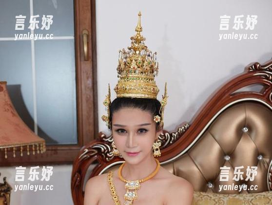 YouWu尤物馆 - Cris_卓娅祺的透明时光，原图和图包像是在讲悄悄话，听着挺有趣哦。