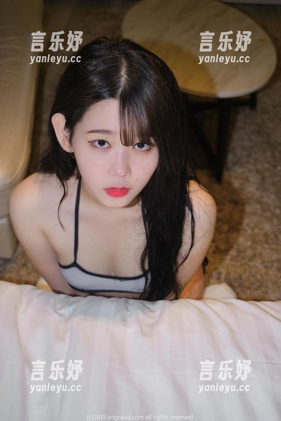 不知为何，Zia(지아)的裤里丝cos让我想起了街角的小摊，哈哈！