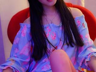 pans – 兔兔的写真，每一张都在展示长腿的任性，够范儿的。