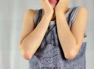 pans – 小小的女神写真，真心佩服她这种随意的气质。