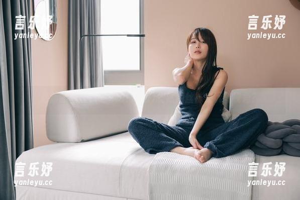 最新的照片，いくみ(育美)竟然用丝袜来玩转视角？