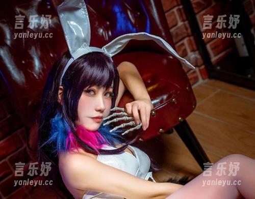 一笑芳香沁的最新美图，修女和神父互动太神奇了！