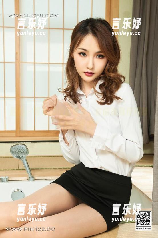 丽柜 - 可馨的校服写真，你能找到校园时光的影子吗？