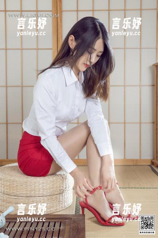 丽柜 - 团子的校服照片在线超可爱，明明可以靠颜值偏偏要靠才华