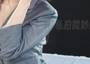 丽柜 – 眼镜下的柒柒：私拍微妙的四目相对