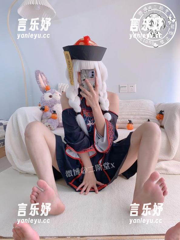 每天都得和二阶堂宅绘子的红色蝴蝶结图包来一场‘邂逅’！