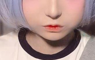 瞧佳佳好难啊的纯白写真，Photos都想给她发面基邀请，这气质太能秒杀了！