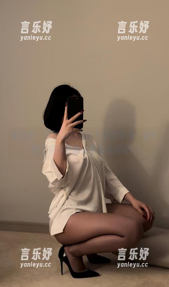 微密圈 - 夏日的气息与冬季的寒冷，保守的二舅妈圣诞合集挺有趣的。