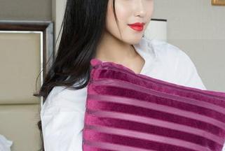 克拉女神 – 入手僮僮的灰丝写真集，更新你想不到的搭配，看了就想流连。