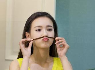 克拉女神 – 香奈子短裙精选：笨蛋也有春天，哈哈，找到了默默哀伤的优雅！