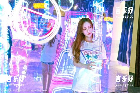 嗲囡囡 - 看！Emily尹菲又发新作，旅拍美图下载如潮水般涌来