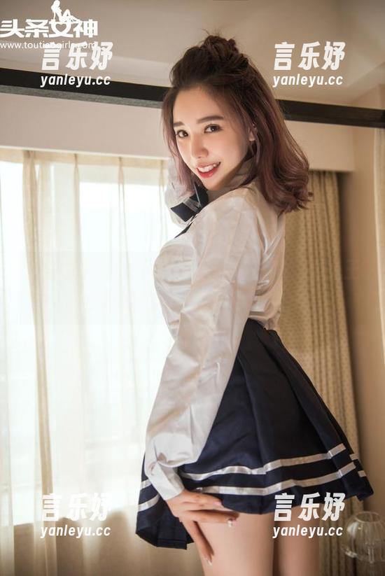头条女神 - 女仆写真里的每一瞬，都是王竹对幻想的一个小小审视。