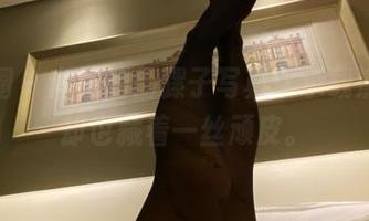 微密圈 – 奔跑的晶骡子写真：承载清纯，却也藏着一丝顽皮。