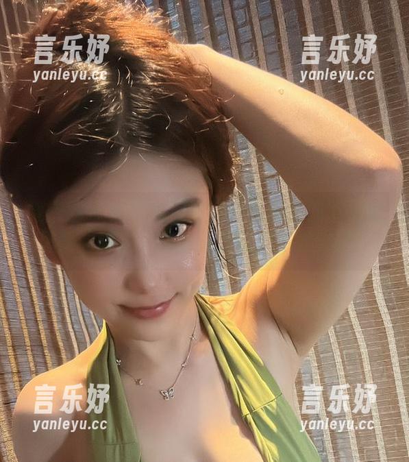 微密圈 - 奶雯九月系列：当月亮都不好意思照的时候，图集资源就开始发光了！