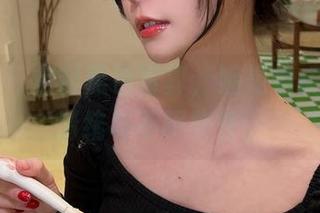 微密圈 – 定制黑色写真，妮是老虎的模糊情绪与不明确性。