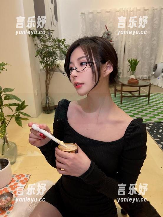 微密圈 - 定制黑色写真，妮是老虎的模糊情绪与不明确性。