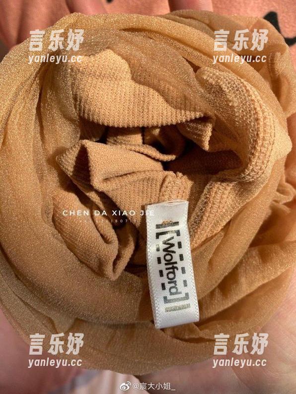 微密圈 - 一组宸大小姐短裤套图，好像触动了我某种情绪……