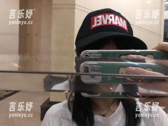 微密圈 - 小仙女ELaine在线偶遇，小心泳衣引发的水花！