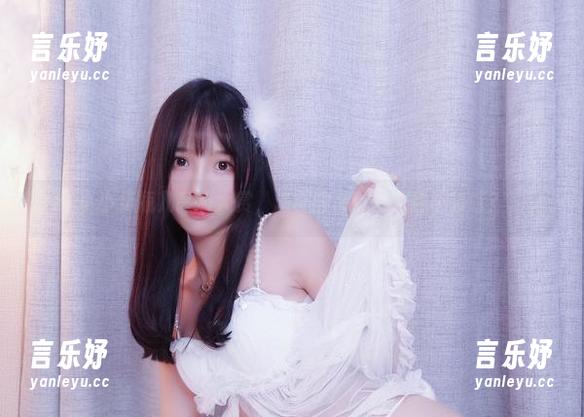 小小奶瓶儿高清大赏，怎样的吊带让你目不转睛？