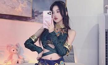 小小奶瓶儿私房图包，秘书风格的俏皮瞬间