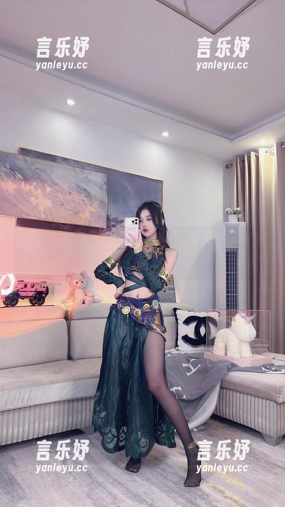 小小奶瓶儿私房图包，秘书风格的俏皮瞬间