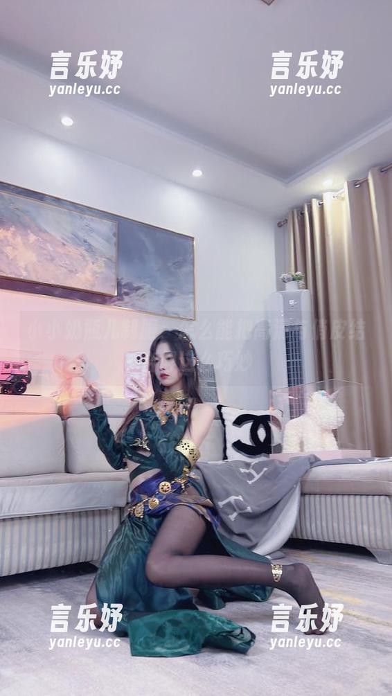 小小奶瓶儿制服，怎么能把高清与俏皮结合得这么巧妙
