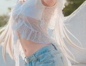 小鹿鹿shika今天又来啦，“夏色彼女”的原图，瞬间成了我桌面的王者壁纸！