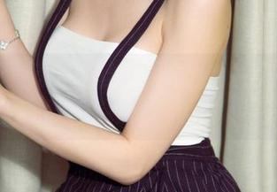 尤果网 – 透过黑丝看雯雯，私拍图片里的那些情绪真有意思。