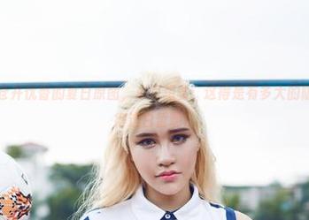 尤物馆 – 看仓井优香的夏日原图，心里想着：这得是有多大的防晒霜才能赢得这白皙啊！