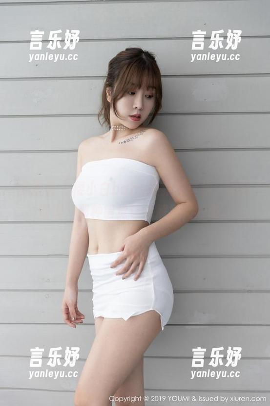 尤蜜荟 - 樱小白baby最新写真集：浴缸泡澡，那种错觉让人解压又瘫懒。