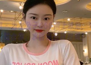 微密圈 – 当左公子666遇上泳池：专属泳装合集，水面还在冒泡哦！